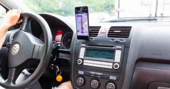 Waze: Staus umgehen mit der Crowd-App ( Foto: Shutterstock Vlad Ispas )