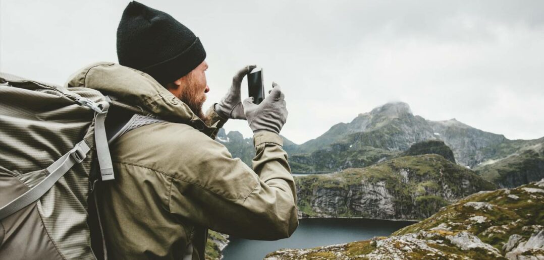 GPS Tracker mit SOS Funktion für wandern (Foto: Adobe Stock- EVERST)_