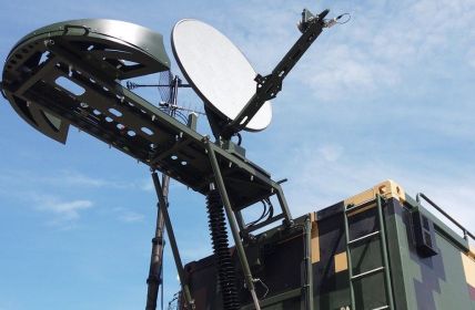 Die Evolution der militärischen Navigation: Von Rauchsignalen zu (Foto: AdobeStock - Aerial Drone Master 604572832)